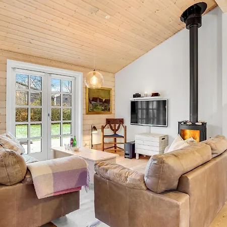 3 Bedroom Gorgeous In 別荘 *